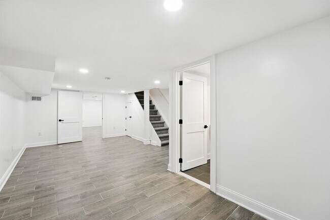 Building Photo - 52 Brinkerhoff St