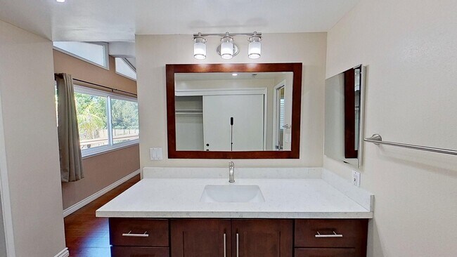 Building Photo - 1825 Celeste Ln