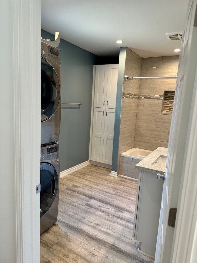 Guest bath, with in-unit washer and dryer - 6712 Cedros Ave