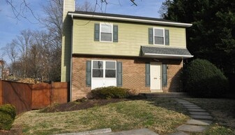 Building Photo - 9705 Glen Ave