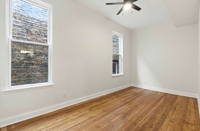 Building Photo - 909 W Addison St