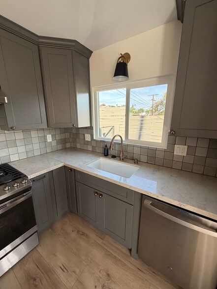 Building Photo - 2113 Montana St