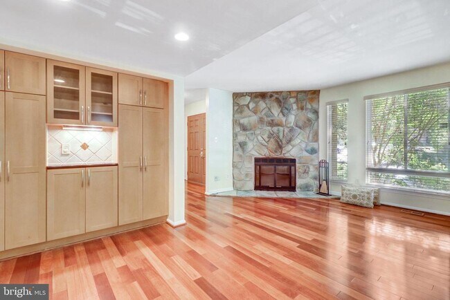 Building Photo - 5707 Waters Edge Landing Court