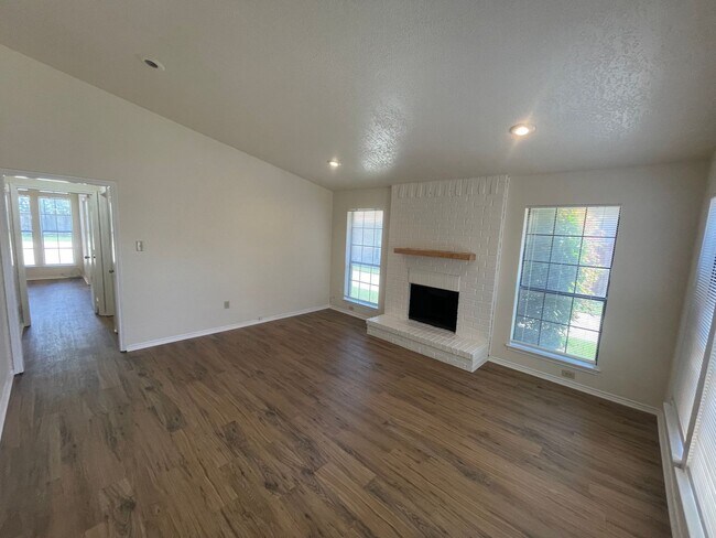 Building Photo - 3149 Tudor Ln