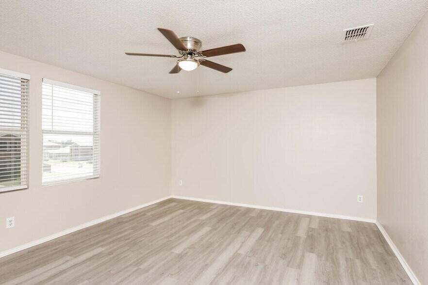 Building Photo - 2909 Paint Brush Pl