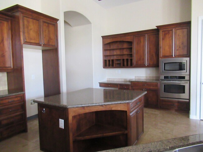 Building Photo - Beautiful Custom North Mesa Home