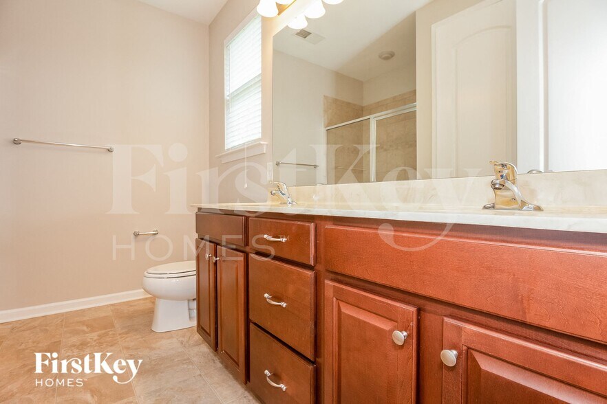 Building Photo - 3174 Helmsley Ct