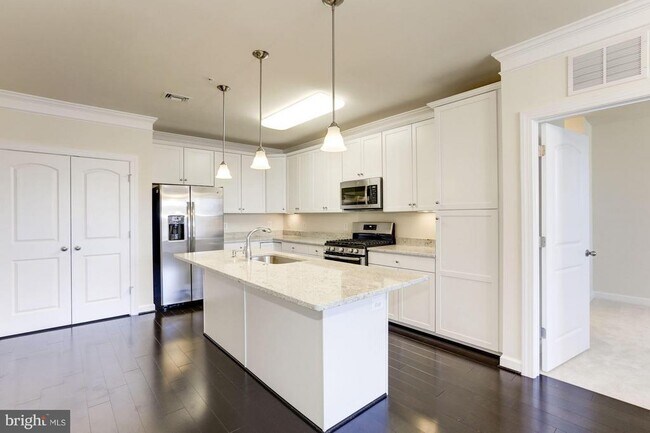 Building Photo - 13740 Endeavour Dr