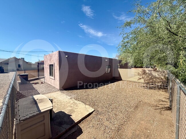 Building Photo - 4009 N Stone Ave