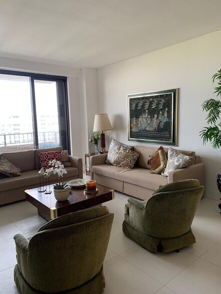 Building Photo - 251 Crandon Blvd