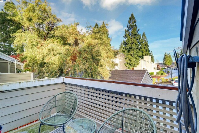 Building Photo - 130 Eastridge Dr