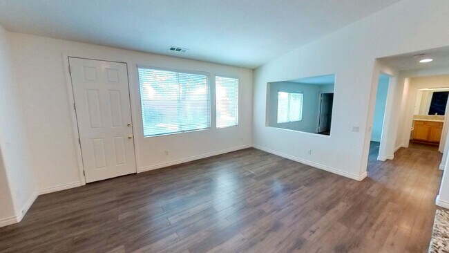 Building Photo - Spacious 4 Bedroom 3 Full Bathroom Home in...