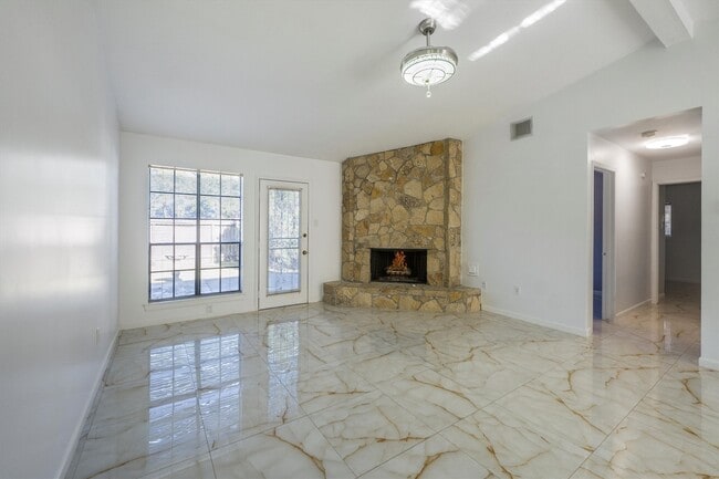 Building Photo - 3203 Golden Willow Dr