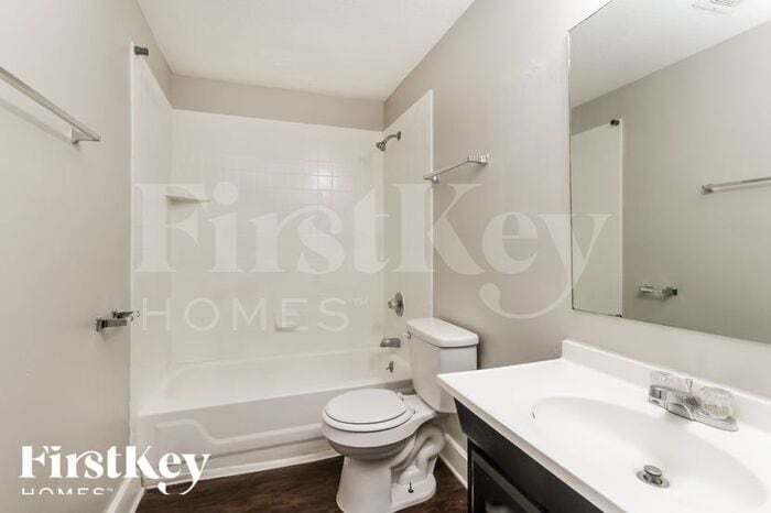 Building Photo - 5801 Somers Dr