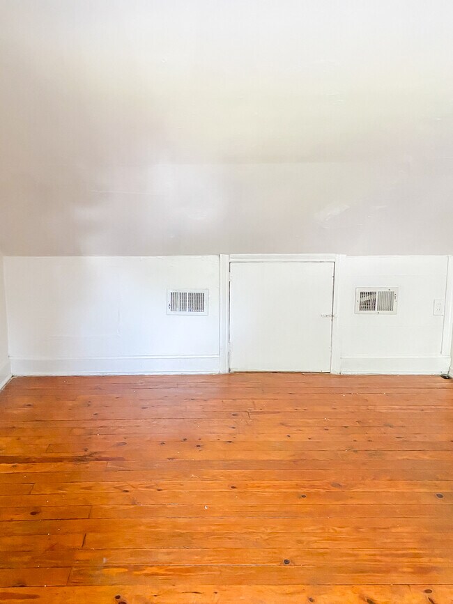 Building Photo - 108 E Roanoke St