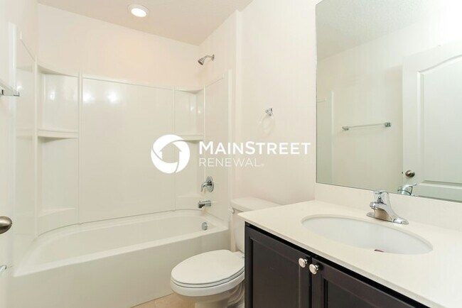 Building Photo - 4 Bedroom Pet-Friendly Home in Leesburg, FL with Main Street Renewal