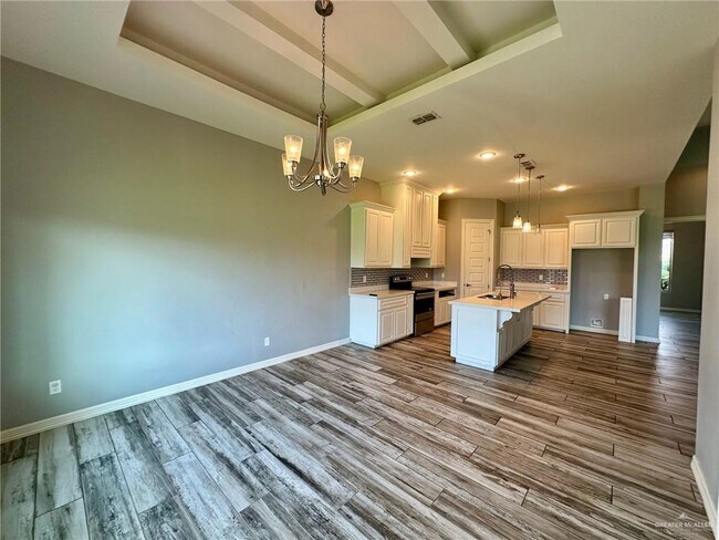 Building Photo - 5016 Kendlewood Ave