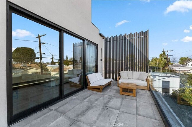 Building Photo - 5106 Lindley Ave
