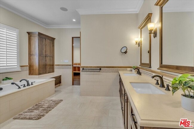 Building Photo - 5310 Leghorn Ave