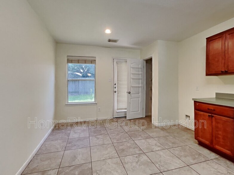 Building Photo - 3602 Avalon Castle Dr