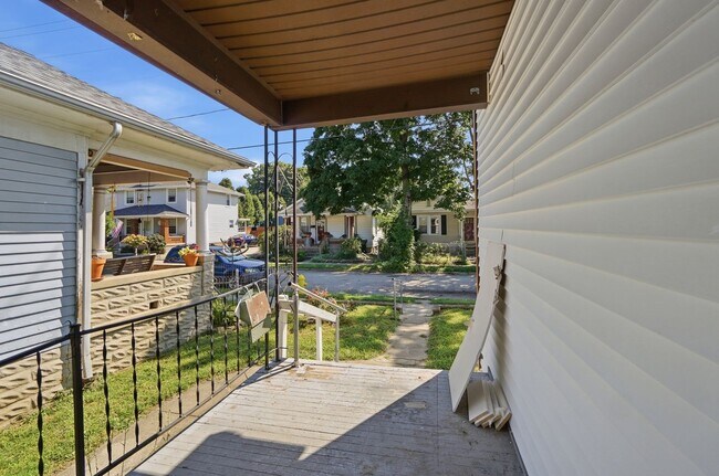 Building Photo - 413 Lockwood Ave
