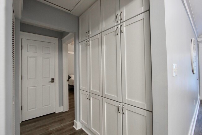 Building Photo - 8 Sally Ln