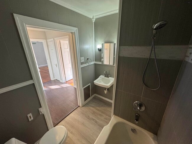 Building Photo - 1815 Lucile Ave