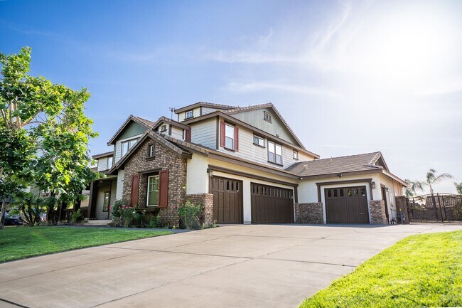 Building Photo - Exceptional estate Located In the highly desirable College Park Community.