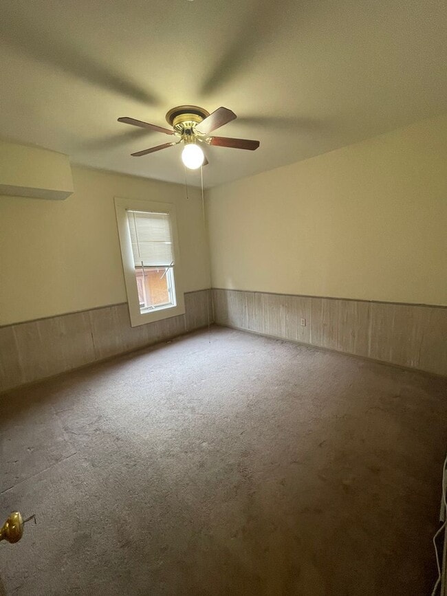 Building Photo - 194 E 14th Ave