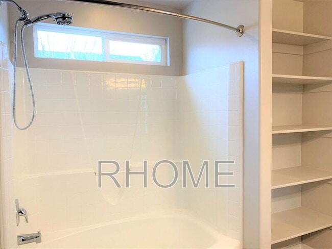 Building Photo - 14257 South Side Hill Ln