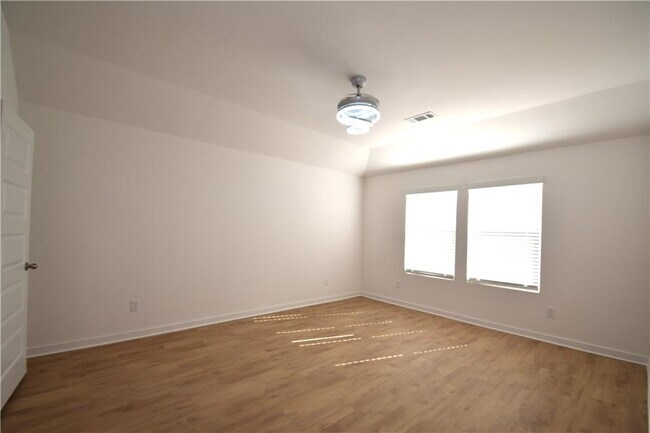 Building Photo - 3071 Laredo Ln