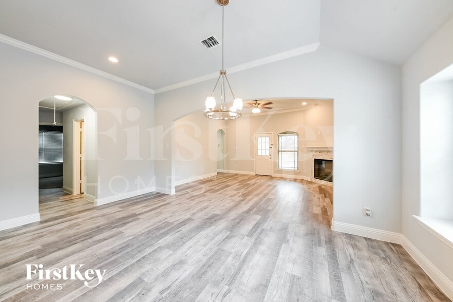 Building Photo - 6014 Kemrock Dr