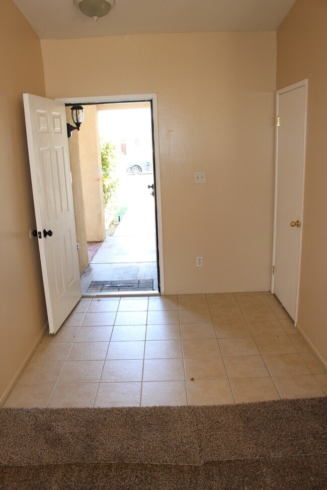 Building Photo - 1327 Clipper Hills Dr