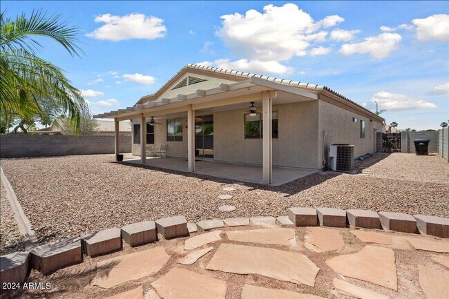 Building Photo - Spacious Corner Lot Home with 3-Car Garage in Surprise