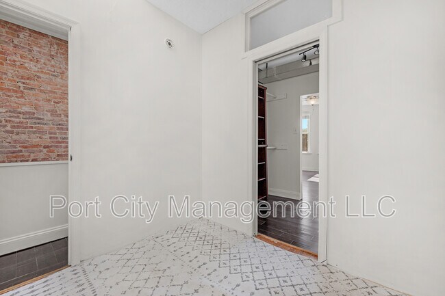 Building Photo - 207 S Ellwood Ave