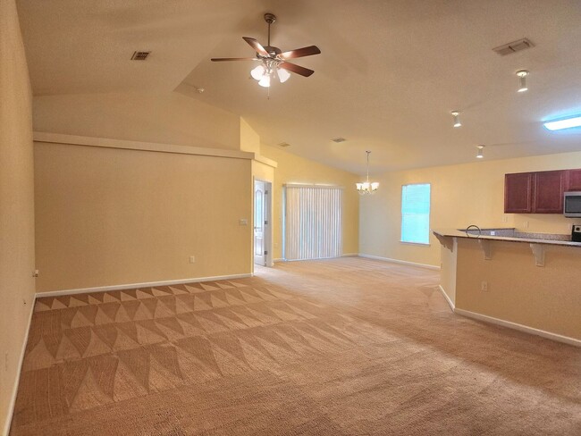 Building Photo - Small-Pet Friendly! Spacious 3/2 Home Loca...