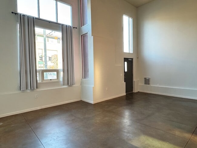 Building Photo - 2400 Welton St