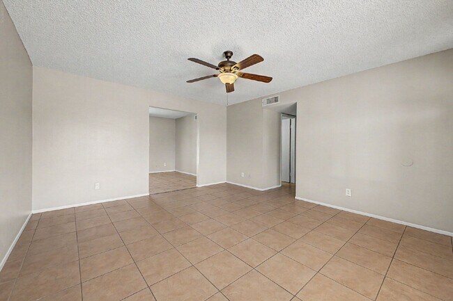 Building Photo - 2521 N 49th Ave