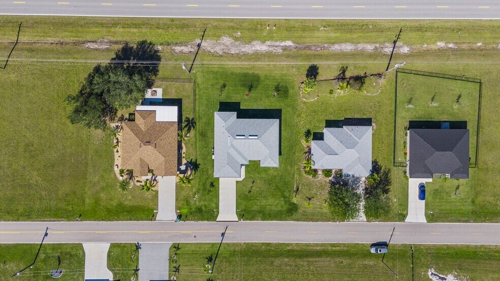 Building Photo - 25434 Alicante Dr