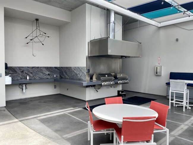 Building Photo - 1050 Island Ave