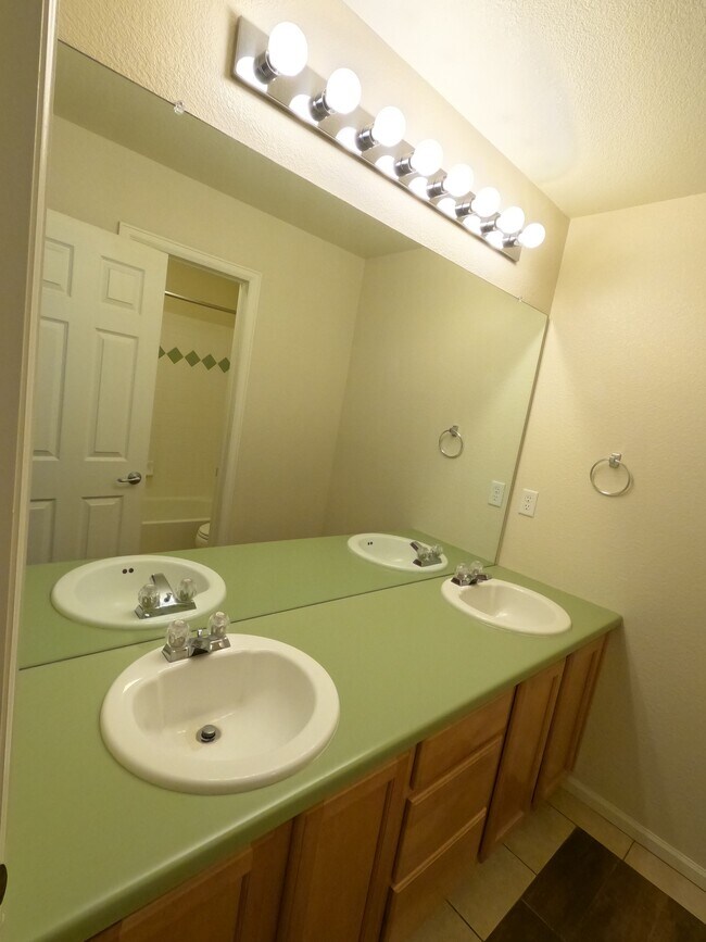 Building Photo - 2215 Harvest St