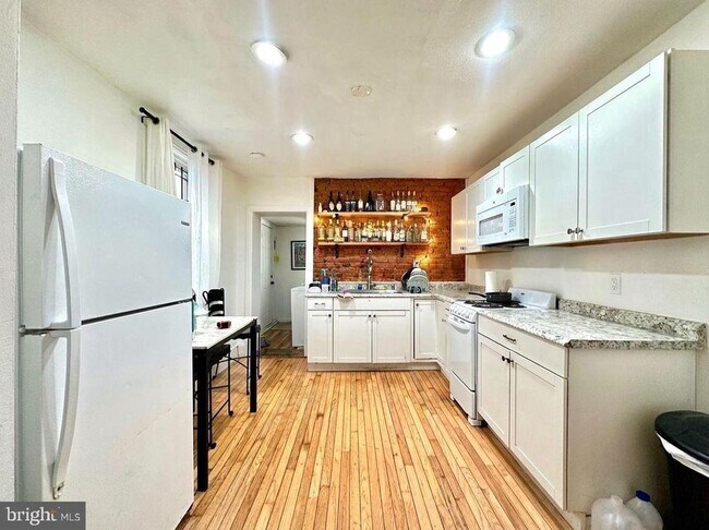 Building Photo - 1710 N Bouvier St