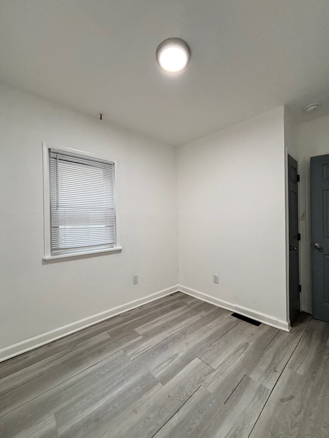 Building Photo - 894 N 42nd St