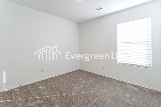 Building Photo - 240 Sarah Alyse Ln