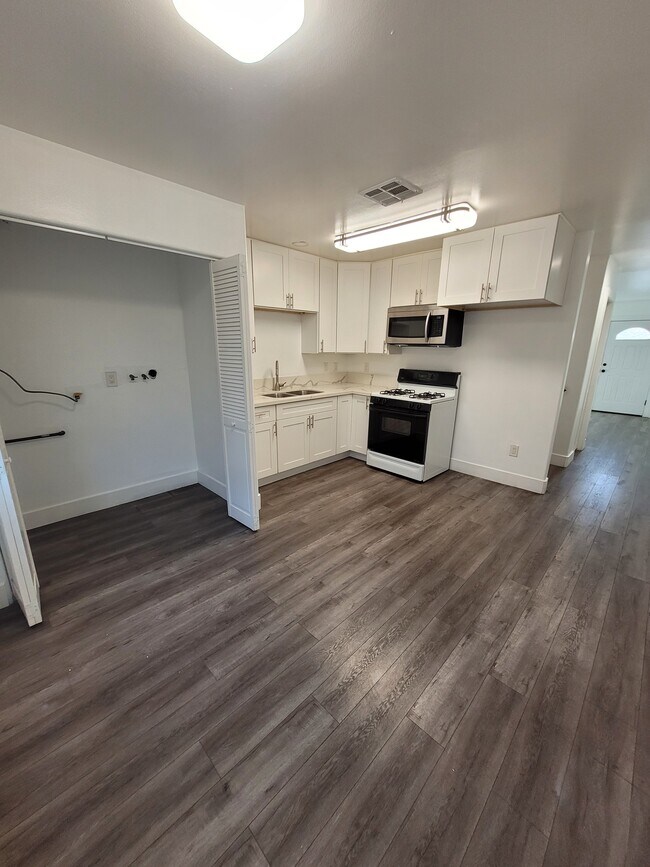 Building Photo - 25207 Frampton Ave