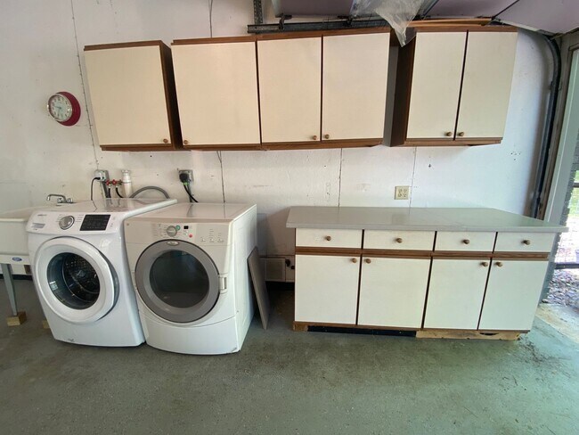 Building Photo - East AVL - Mid Century Modern Beauty in Botany Woods!