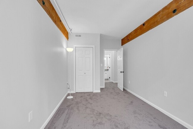 Building Photo - 200 Market St