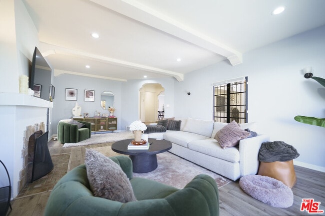 Building Photo - 1032 Masselin Ave