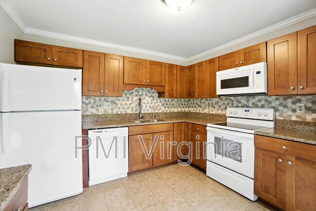 Building Photo - 5489 Glenville Cir