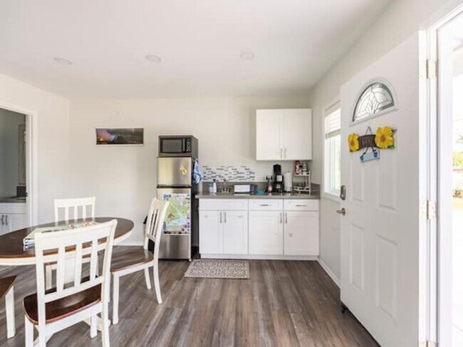 Building Photo - Fully Furnished Studio in Hawaiian Paradise Park